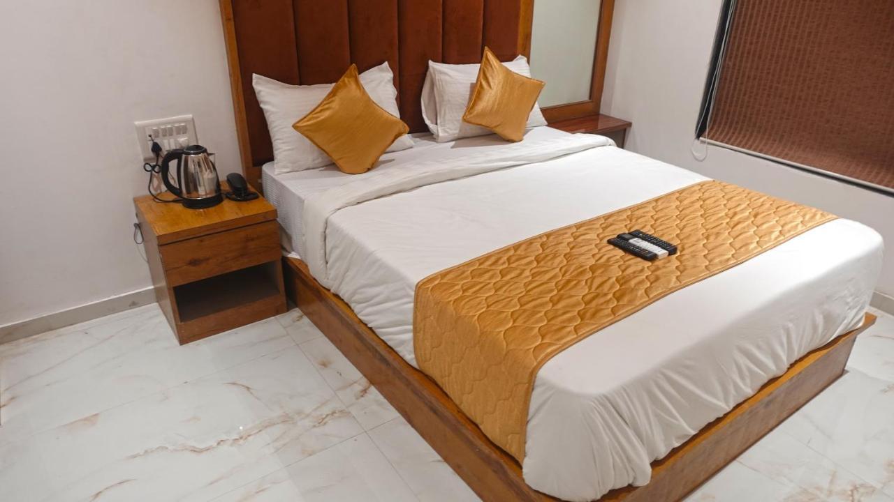 Hotel Palms Residency, Chembur Mumbai Exterior photo